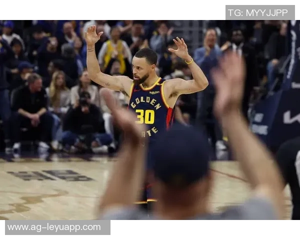 库里生涯再创佳绩12记三分领衔克莱与其他球员共计五次精彩表现