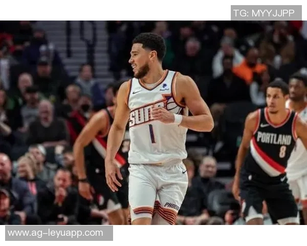 布克全能表现助力球队胜利14投7中贡献21分11助攻正负值高达21